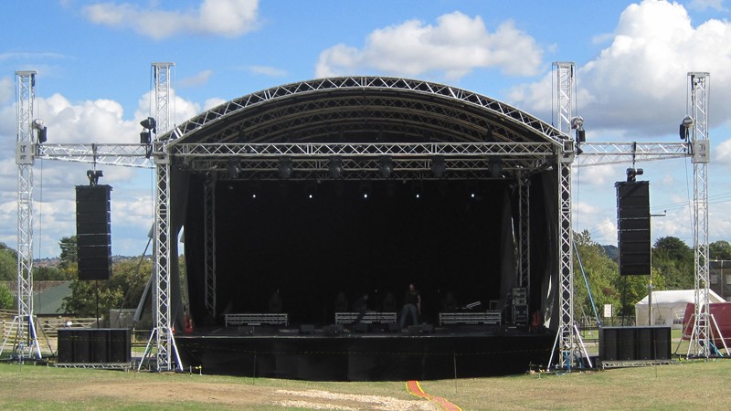 Concert outdoor portable and adjustable stage
