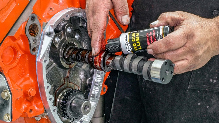 lubricating camshaft