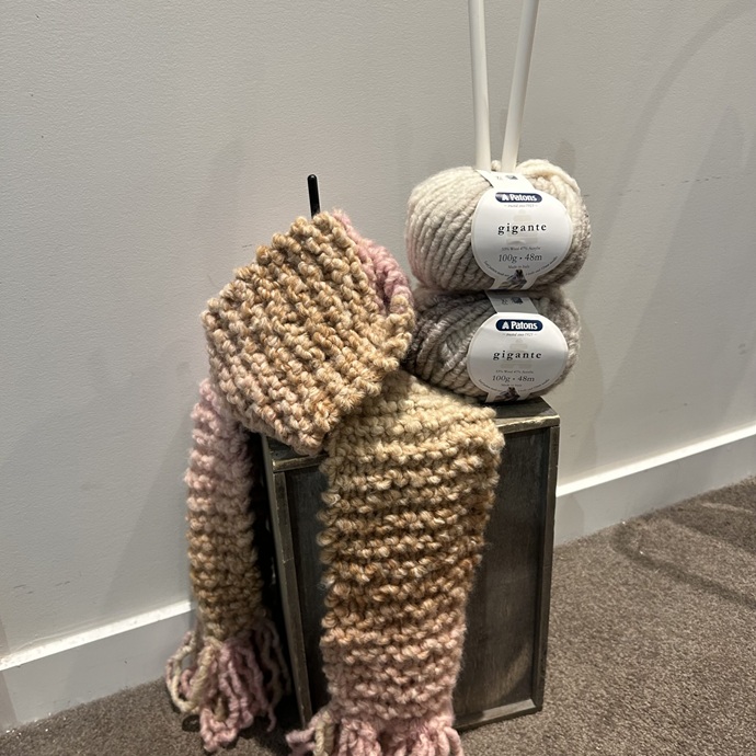 Patons 100g "Gigante" Wool & Acrylic Yarn